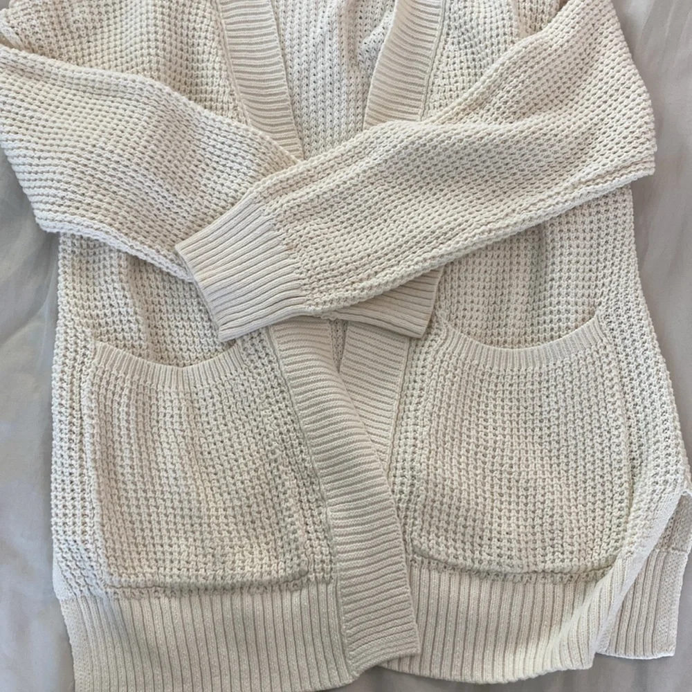 Universal Threads Cardigan - Picture 4 of 6
